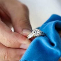 Can micellar water clean jewelry?