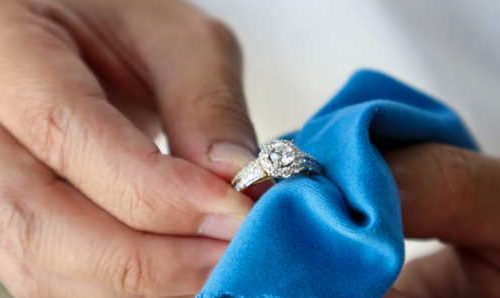 Can micellar water clean jewelry?