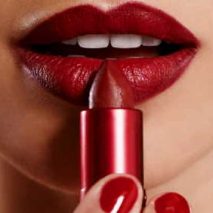 Does dark lipstick make your lips look smaller?