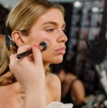Can I mix foundation with concealer to make it lighter?